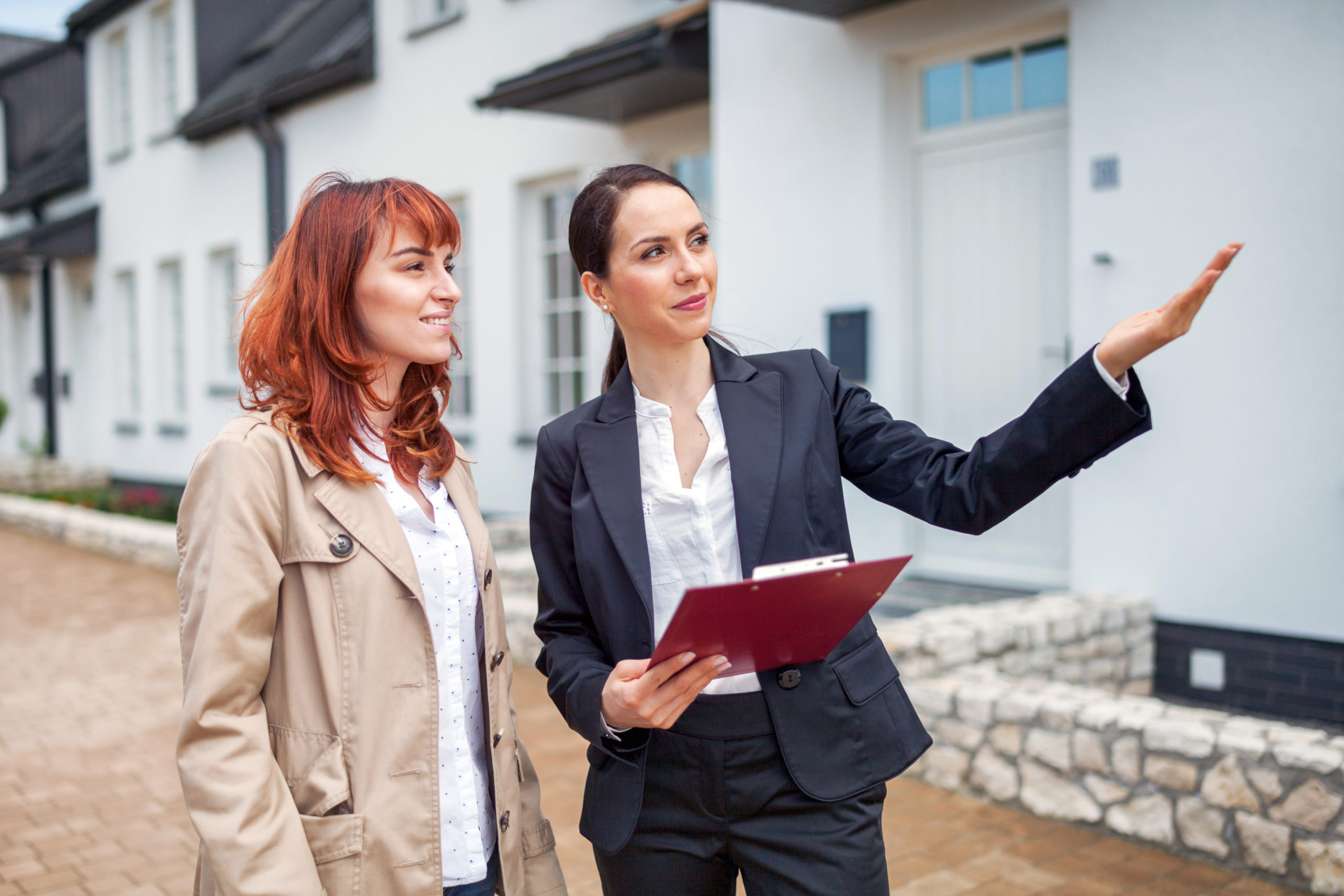 Selling your house: what to expect from a good estate agent?
