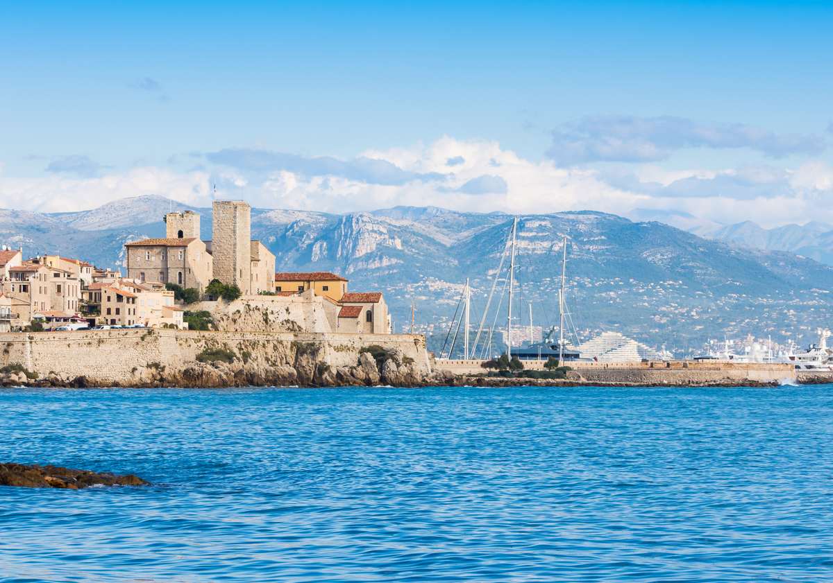 De belichaming van de stad Antibes, die een beschermde omgeving, authenticiteit en luxe met elkaar verbindt.