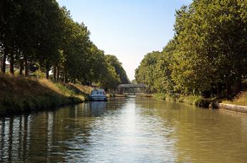 activities around canal du midi|boat trip on a canal|Canal du midi|hobbies near the canal du midi|holiday on a boat|properties near the canal du midi|what to do near the canal du midi