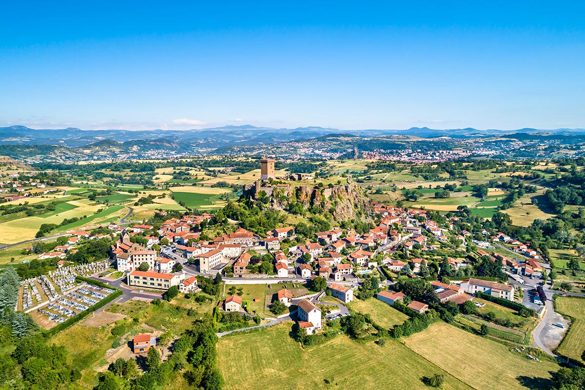 Dorf Polignac in der Auvergne