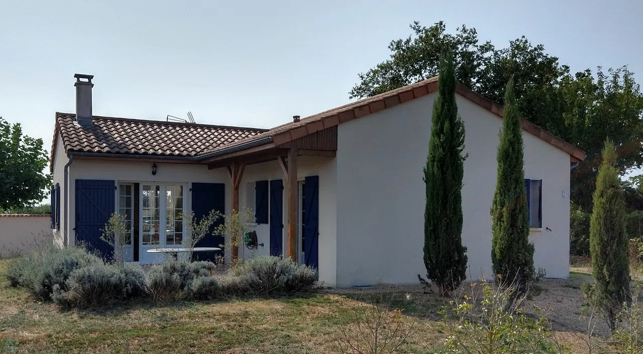 Schönes Bungalow in der Nähe des Golfplatzes