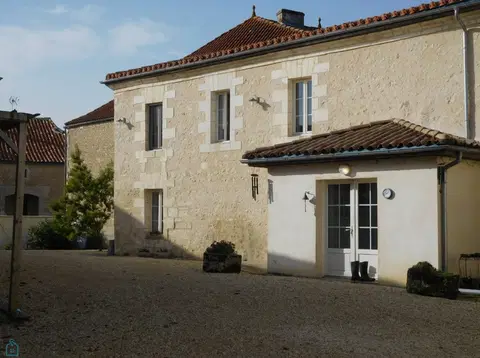 Photo of maison de village · BERNEUIL