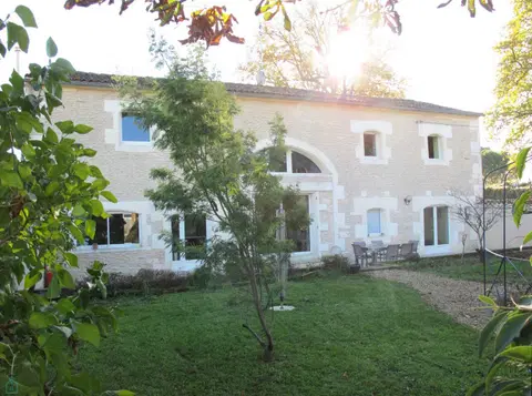 Photo of maison en pierre · COGNAC