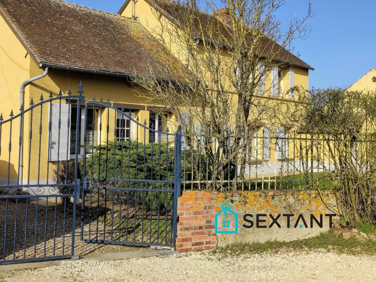 maison · CHERISY