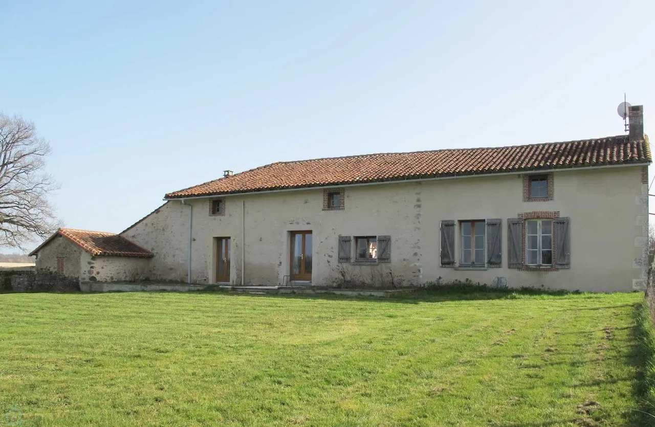 Oud gerenoveerd boerderijhuis van 194 m² op een perceel van 14 ha