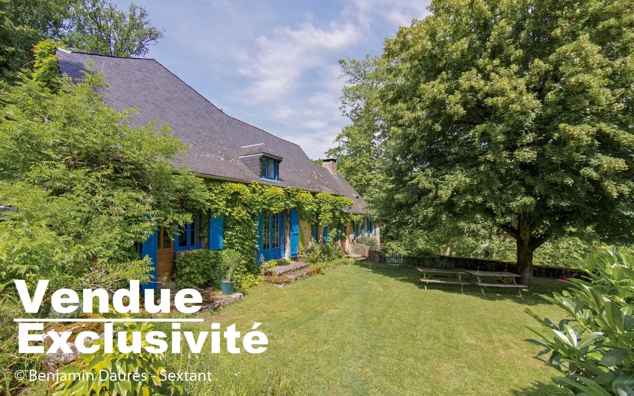 Charming house and 4 outbuildings on 2.5 hectares of land