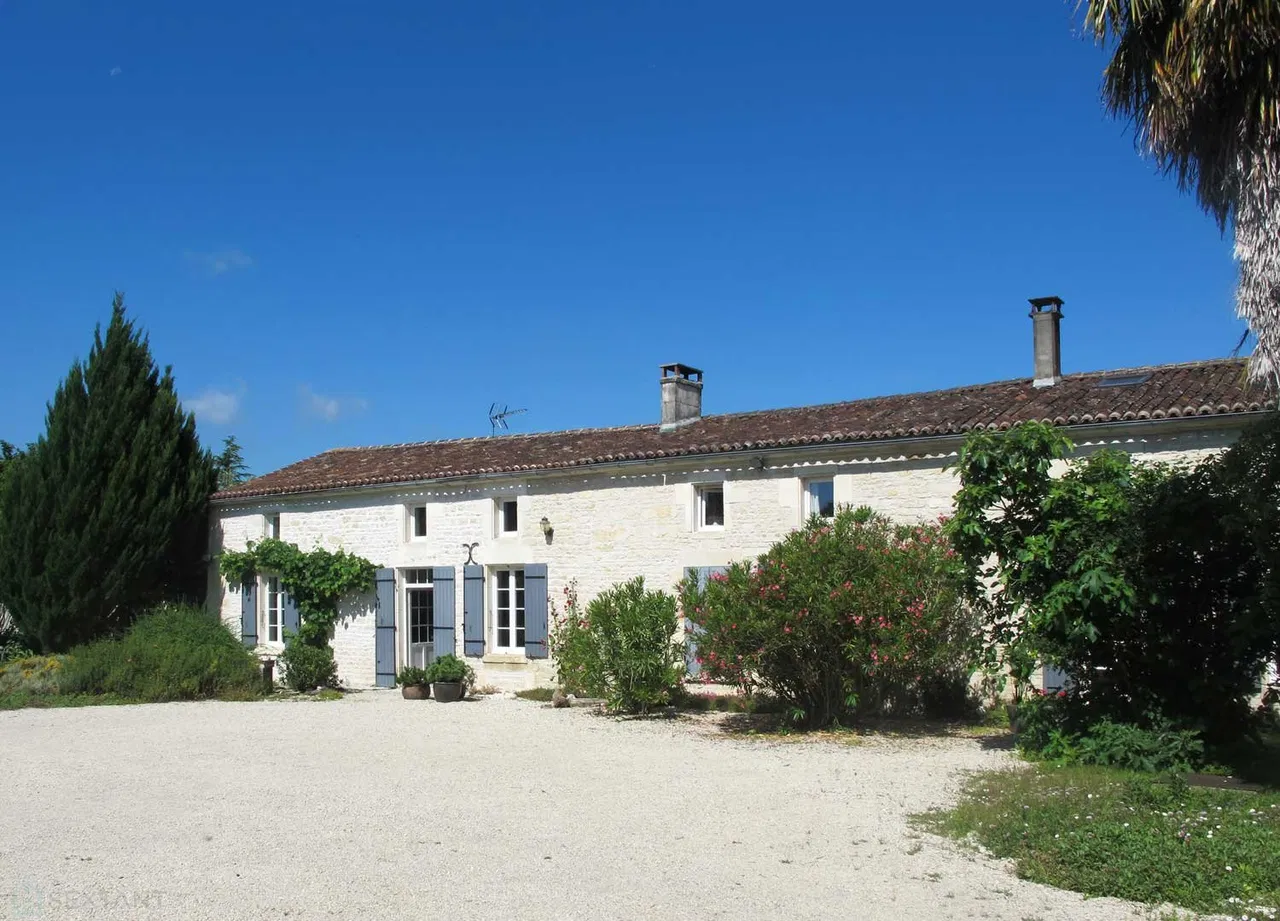 maison de caractere · SAINT JEAN D'ANGELY