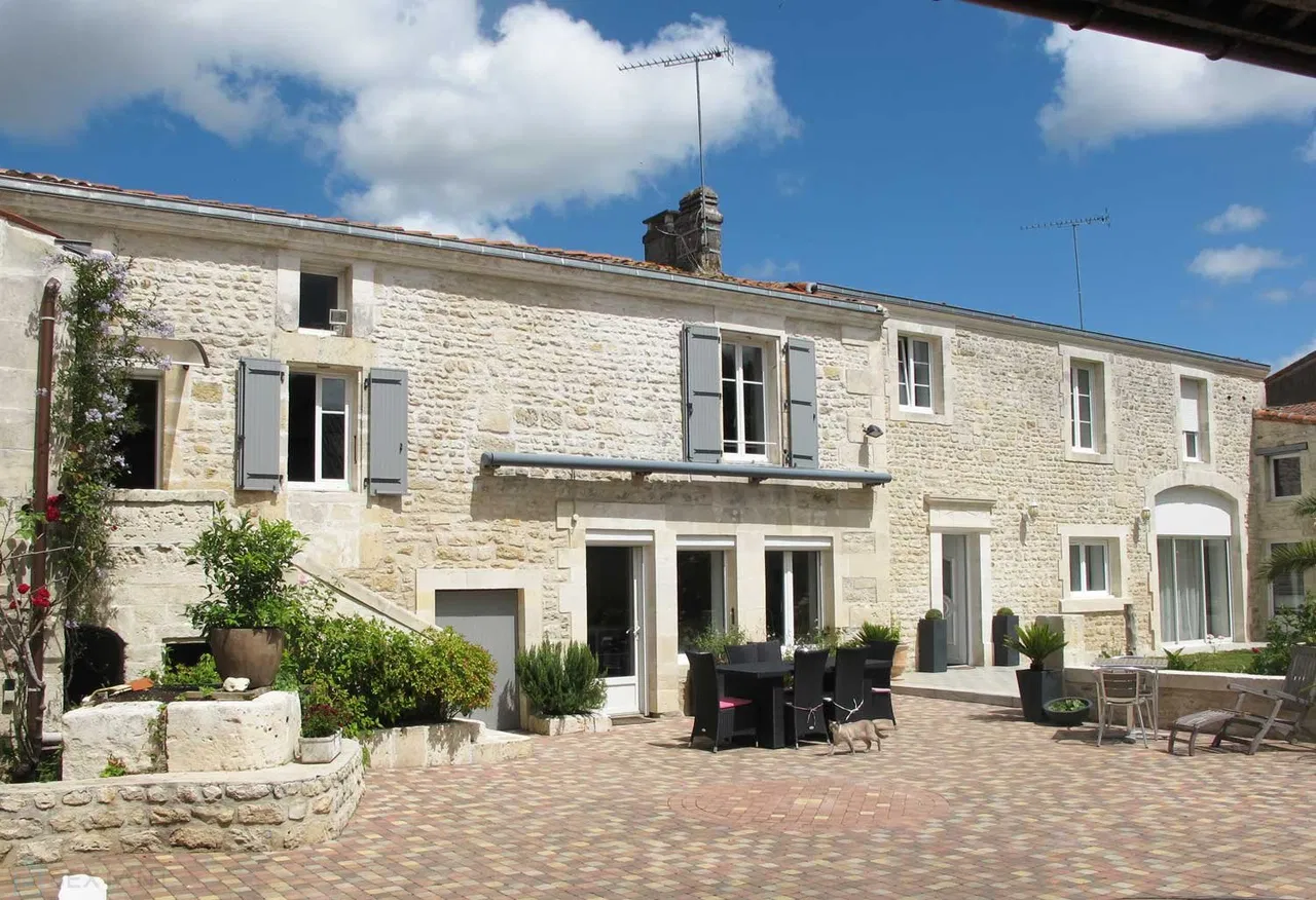 maison de village · HIERSAC