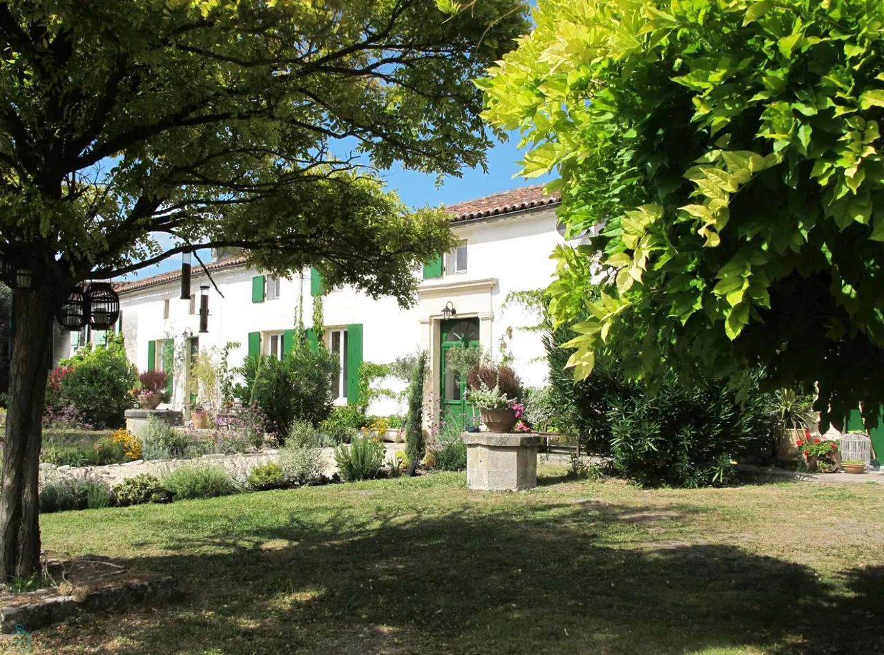 maison de caractere · CHERVES RICHEMONT