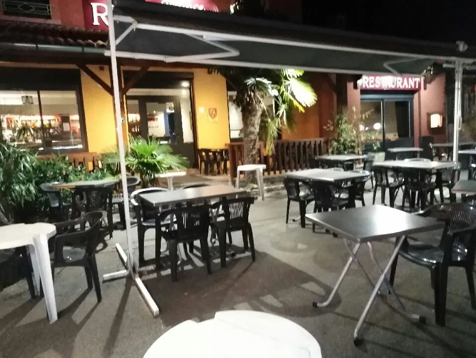 cafe - restaurant · CHATILLON LA PALUD