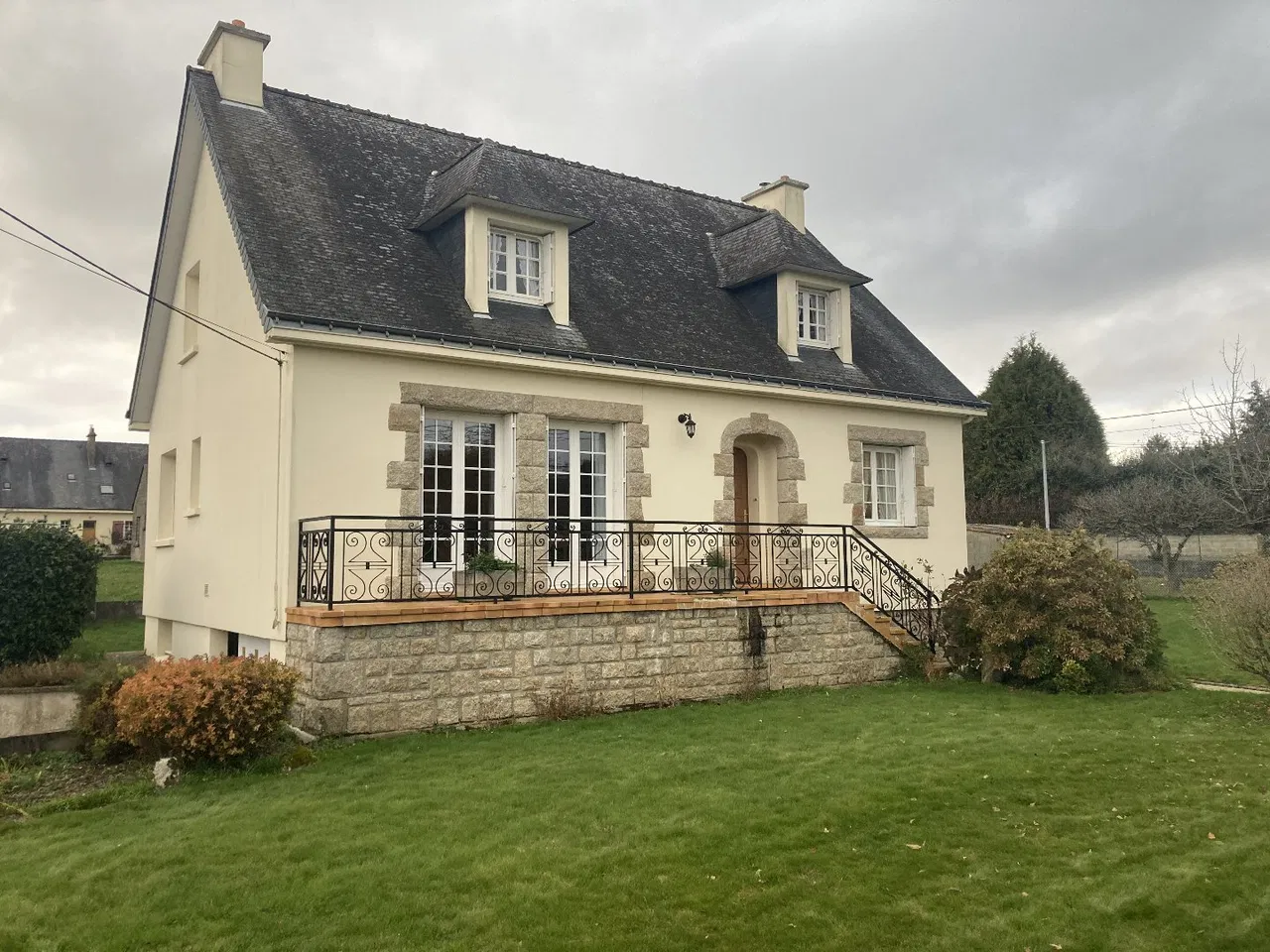 maison · BIEUZY LES EAUX