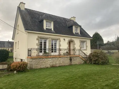 Photo of maison · BIEUZY LES EAUX