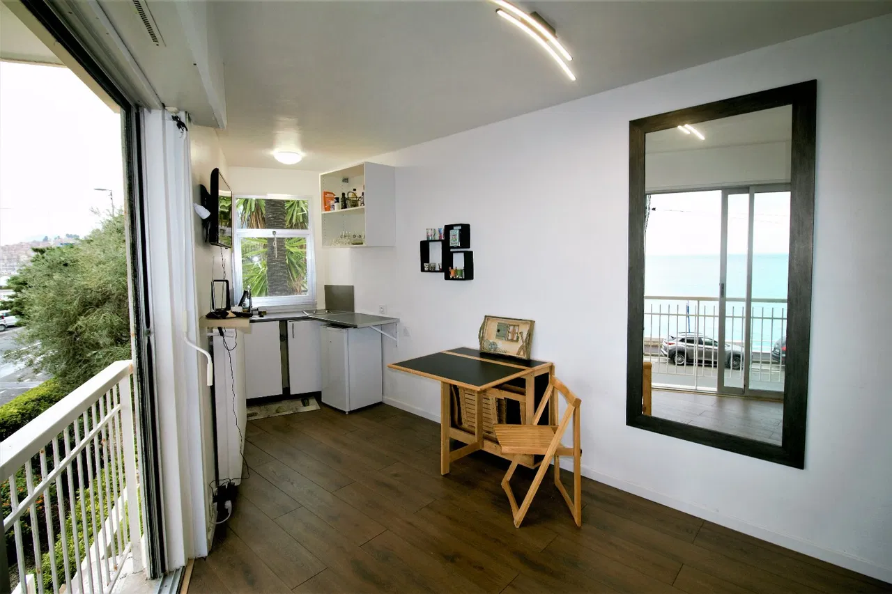studio · MENTON
