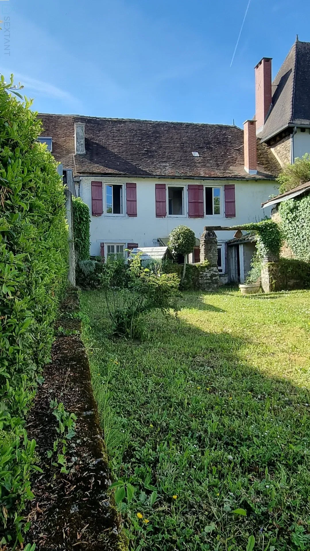 maison en pierre · SAINT GERMAIN LES BELLES