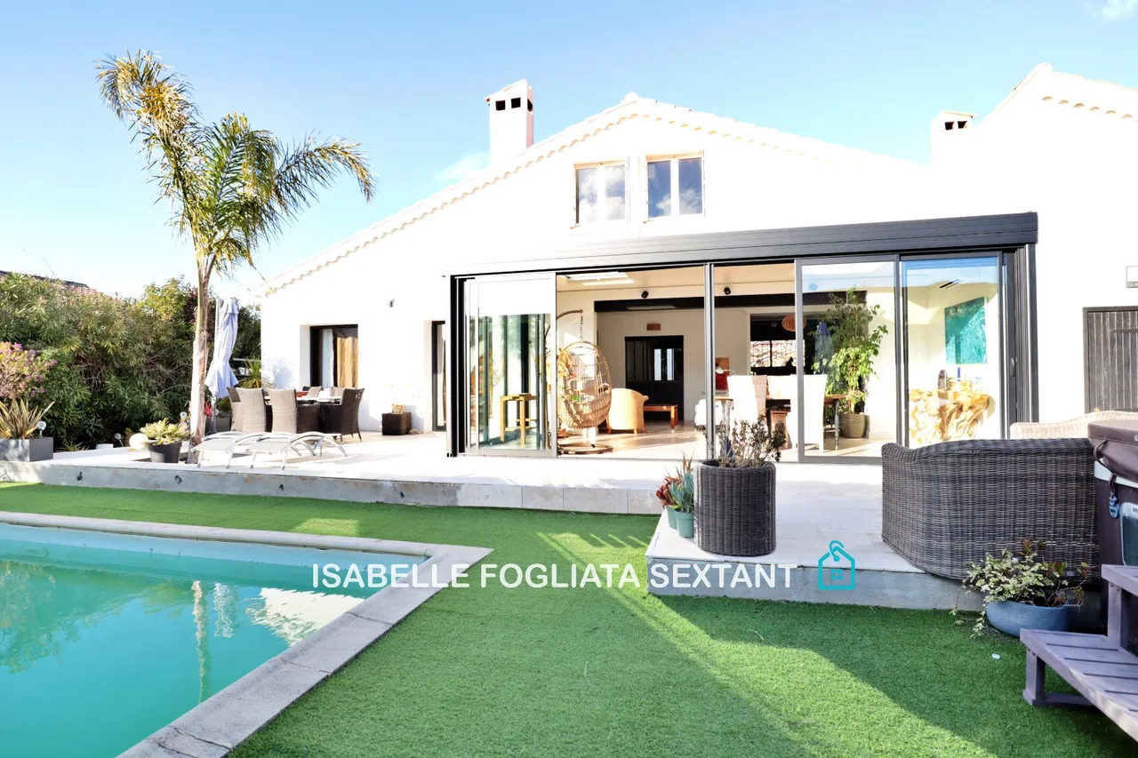 villa · SIX FOURS LES PLAGES