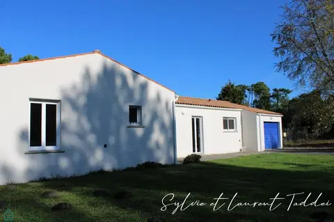Photo of maison contemporaine · MONTENDRE