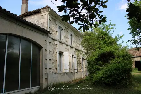 Photo of maison en pierre · POMMIERS MOULONS