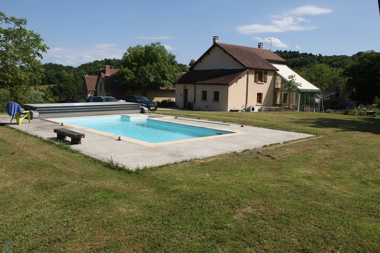 demeure de ville et village · BUSSET