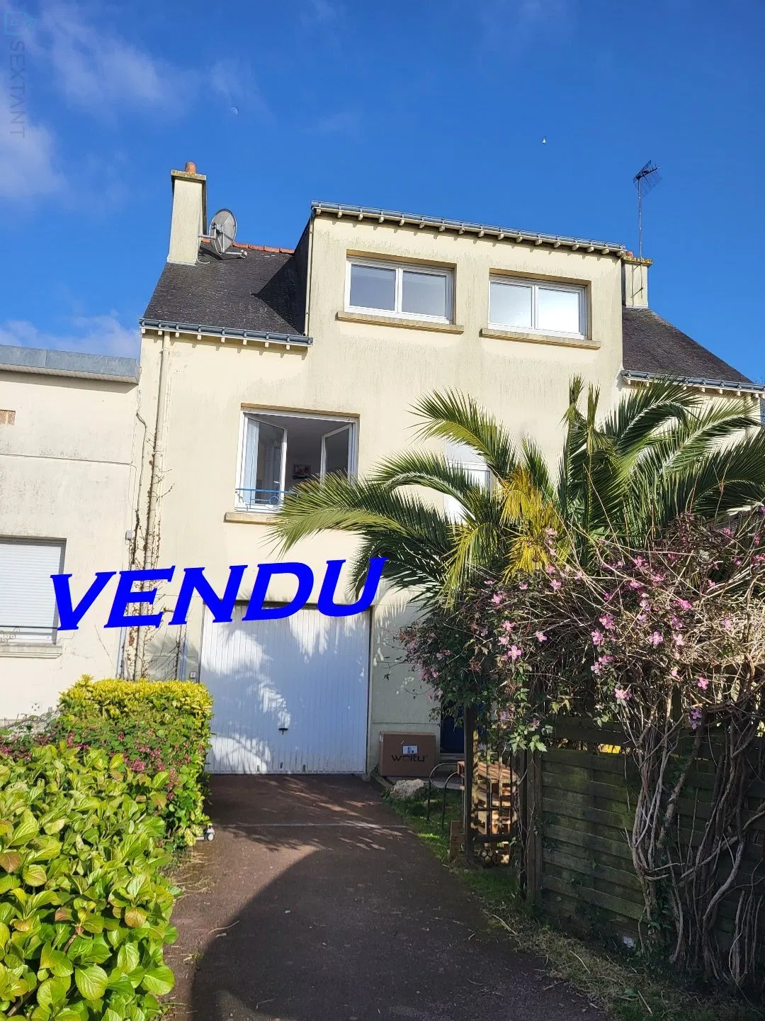 Beautiful townhouse, close to all commerce
