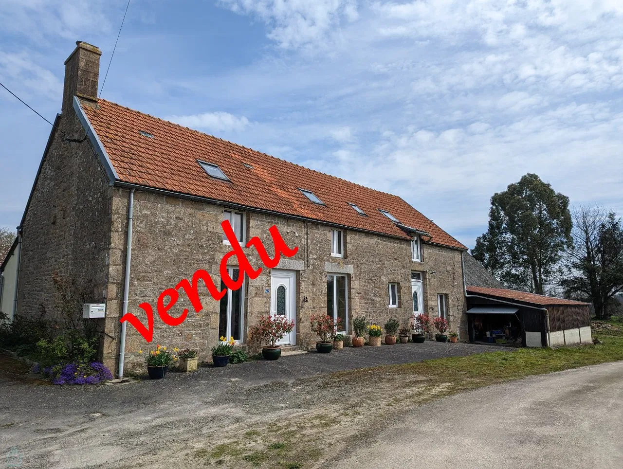 maison de campagne · SAINT GEORGES DE REINTEMBAULT