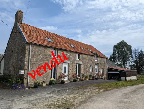 Photo of maison de campagne · SAINT GEORGES DE REINTEMBAULT