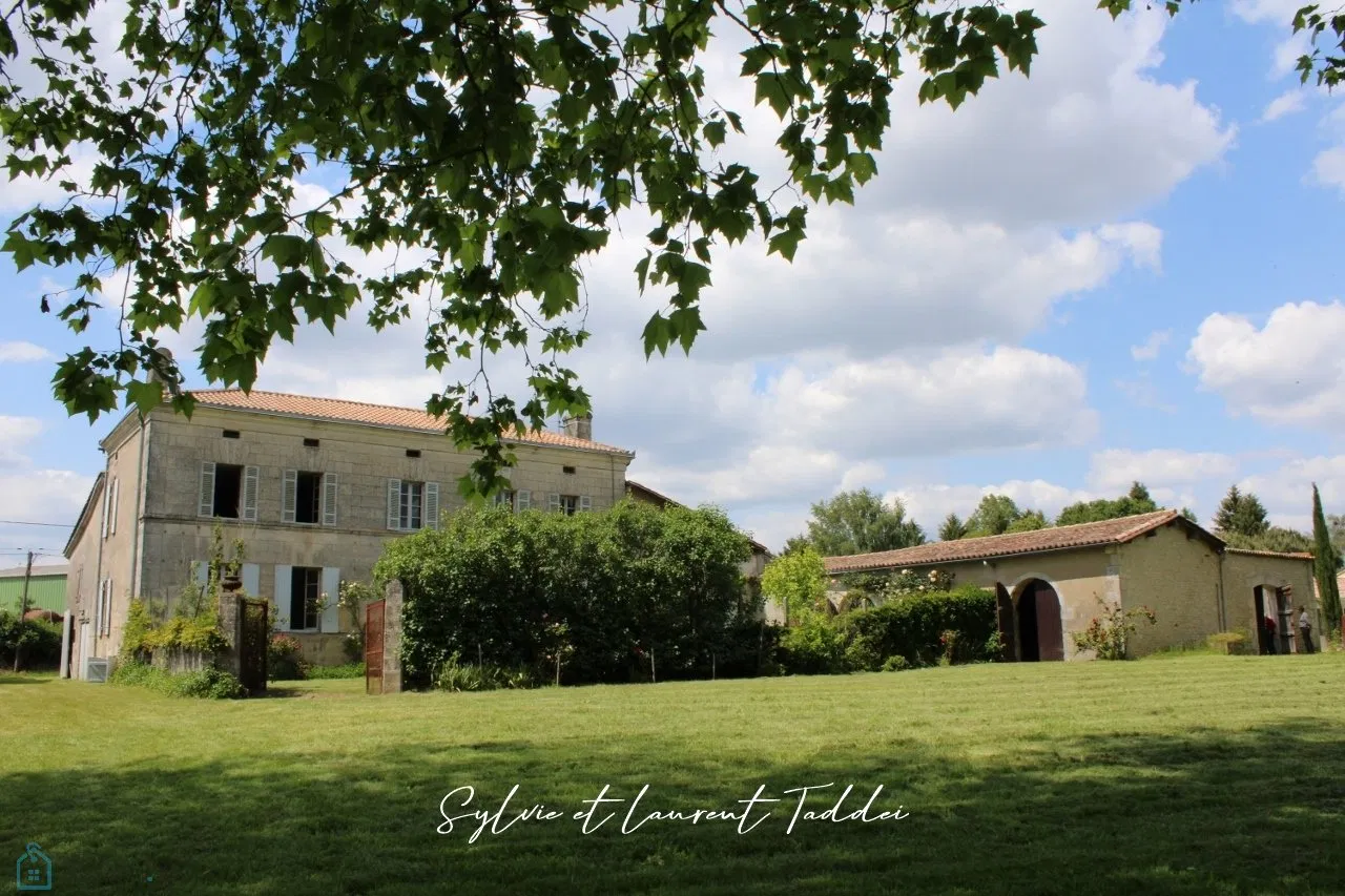 maison de maitre · MONTENDRE