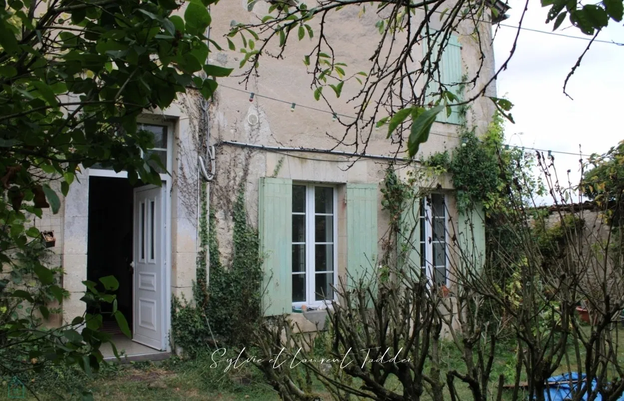 maison de village · LEOVILLE