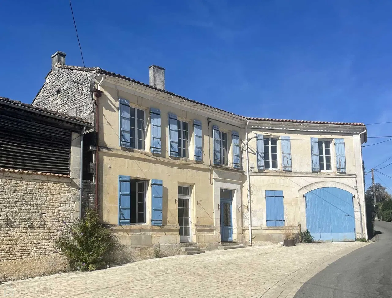 maison de village · FLEURAC