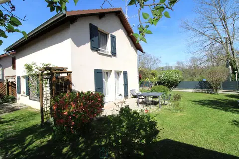 Photo of maison mitoyenne · CESSY