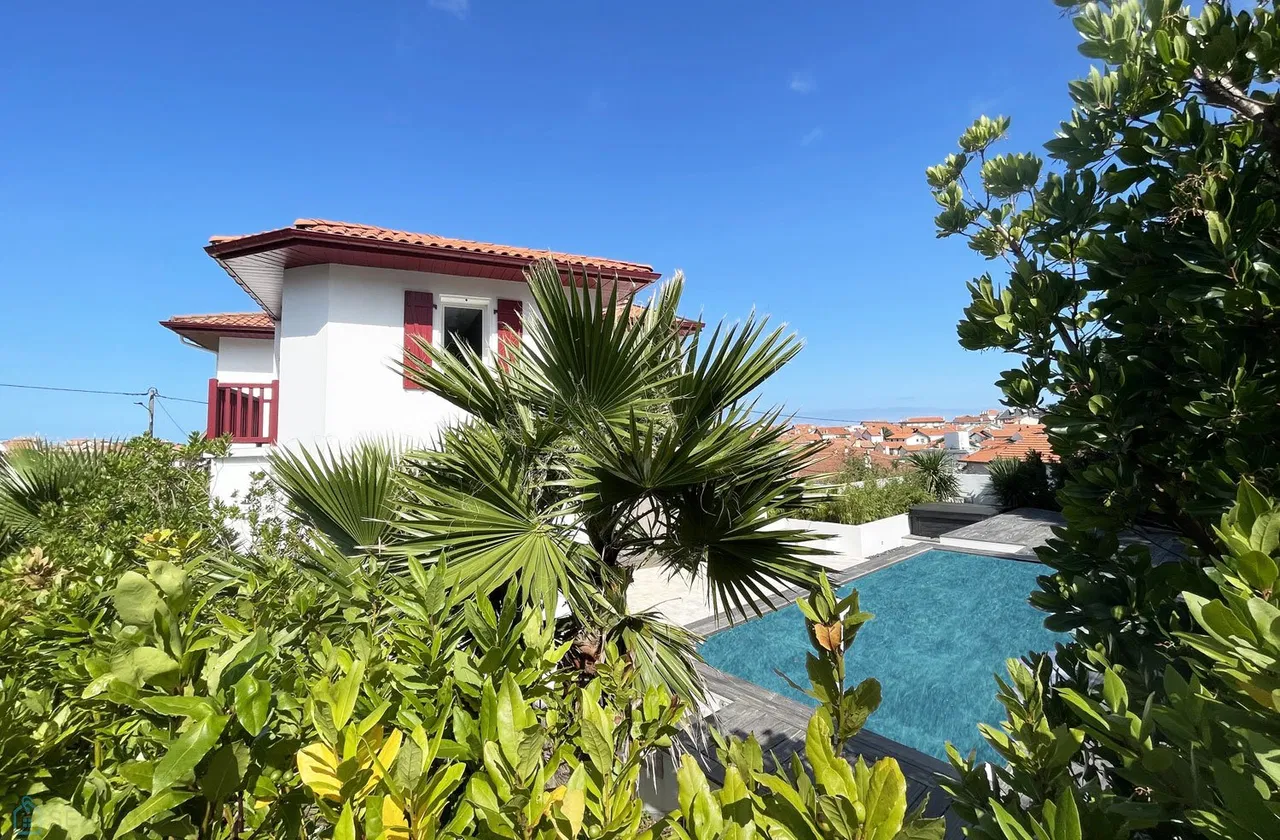 villa · BIARRITZ