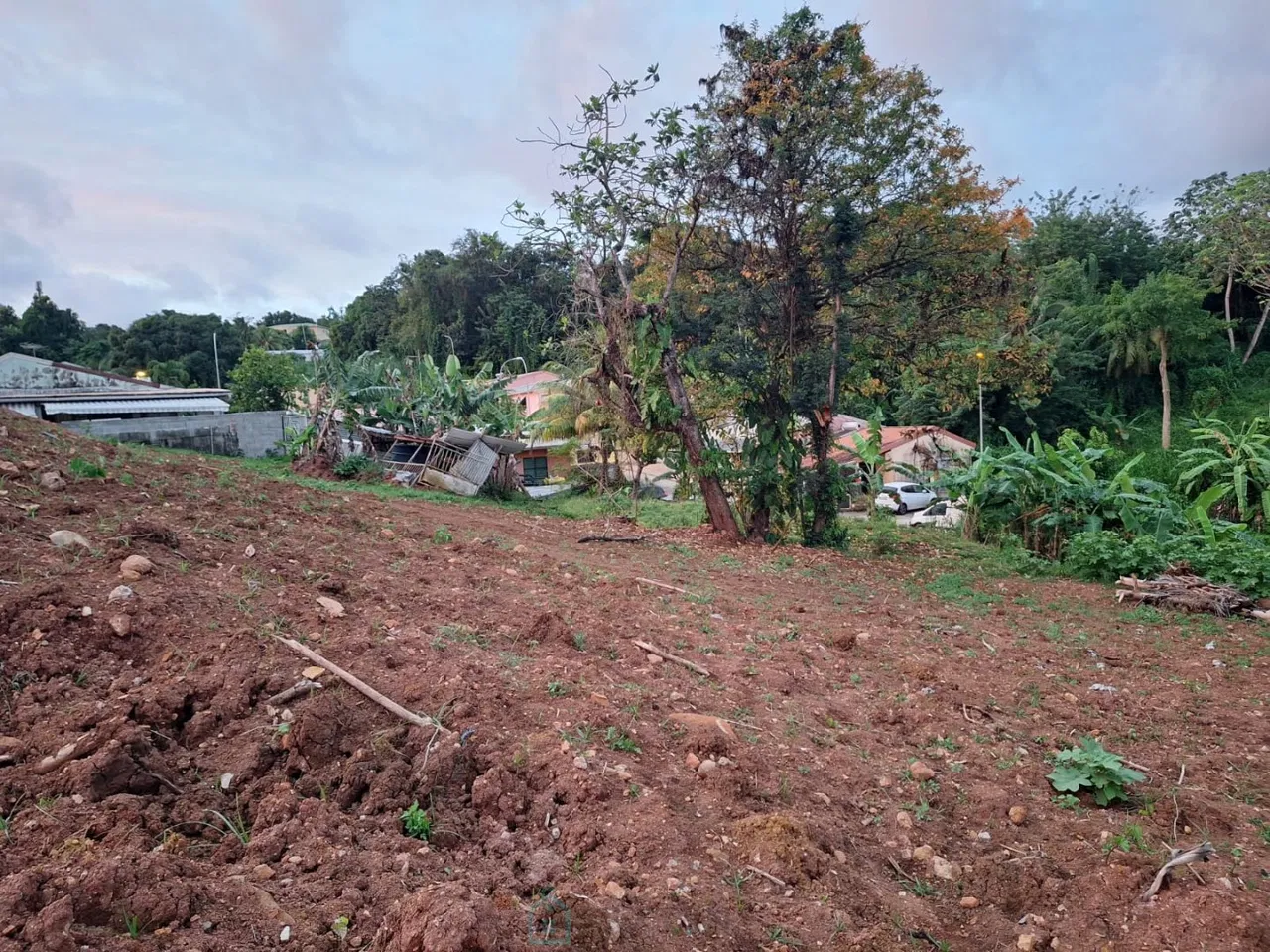 1,059m² plot of land located in the commune of Saint-Esprit
