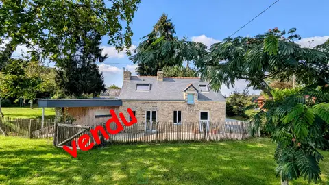 Photo of maison en pierre · CAMORS