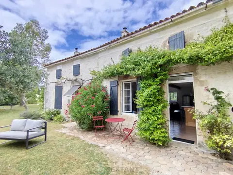 Photo of maison de caractere · CRESSE