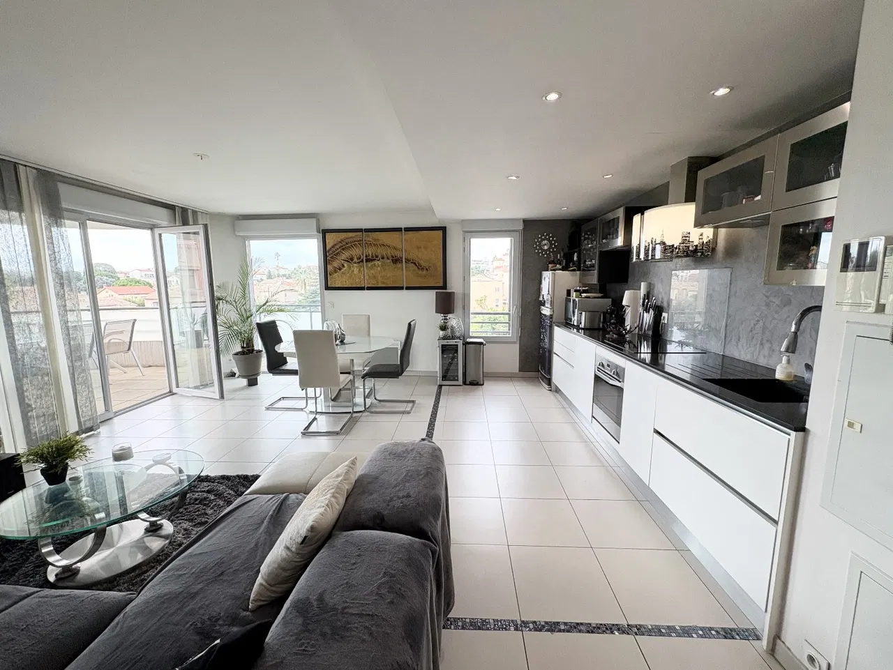 3-room apartment, 65 m2 + large 21 m2 terrace