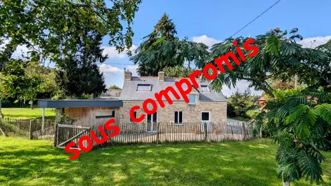 Photo of maison en pierre · CAMORS