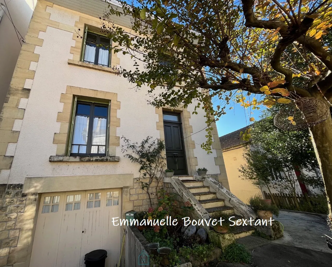 نادر في town of Bergerac، حي جميل، منزل مدينة ساحر، 5 غرف نوم، 2 حمامات، حديقة، حمام سباحة ومرآب