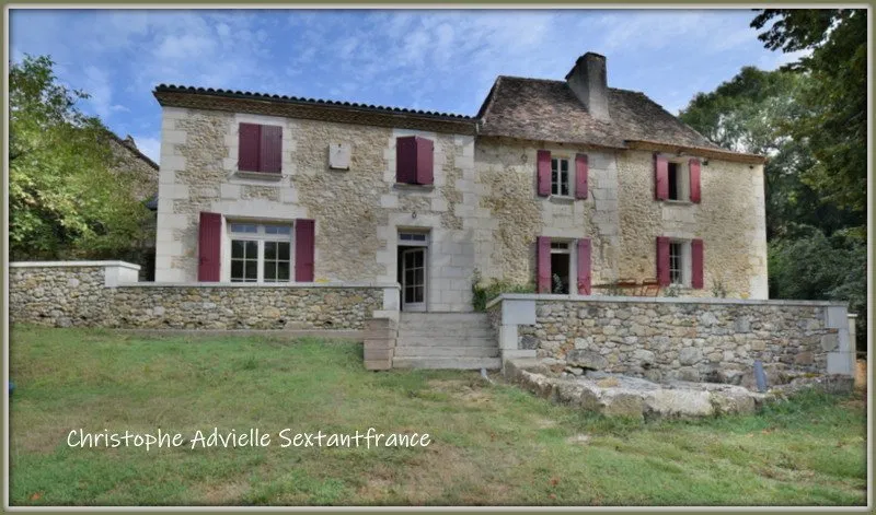 Stone house in countryside. 3 bedrooms, plot of 4 700 M2