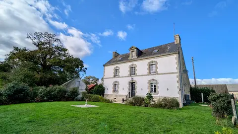 Photo of Stunning 4 bedroom bourgeois house in the countryside, with enclosed garden
