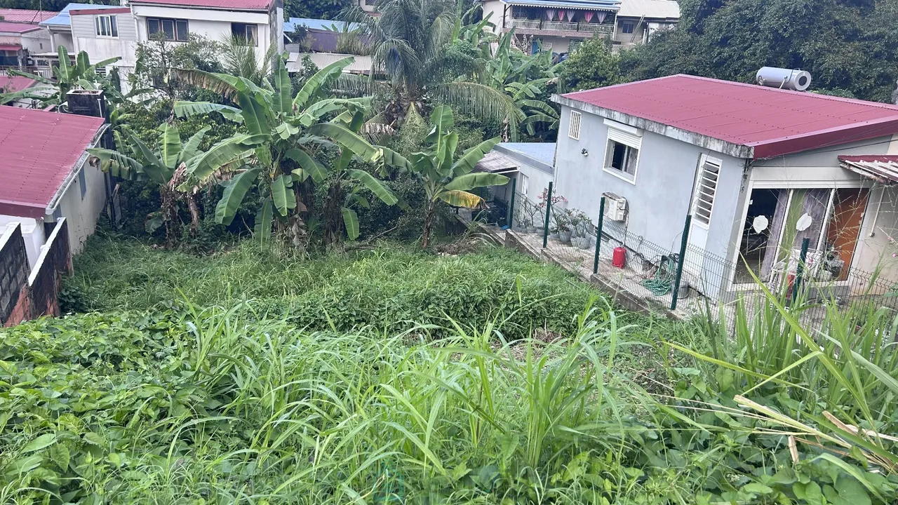 terrain constructible · FORT DE FRANCE