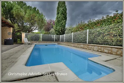Foto de Ciudad de Bergerac, 2 casas pequeñas y piscina en un encantador terreno.