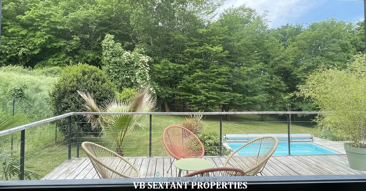 15 minutes from Bordeaux, Latresne, magnificent charming wooden house