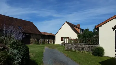 Foto di Complesso immobiliare incantevole nel cuore del parco naturale del Périgord Vert.