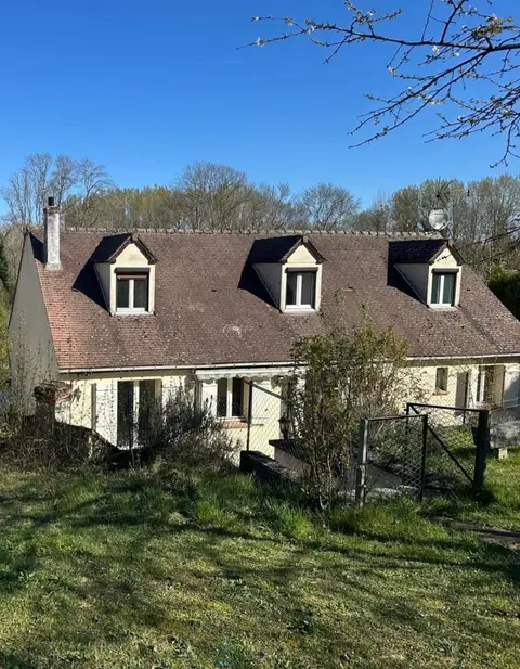 Foto di Casa di famiglia situata nella valle dell'Orvanne