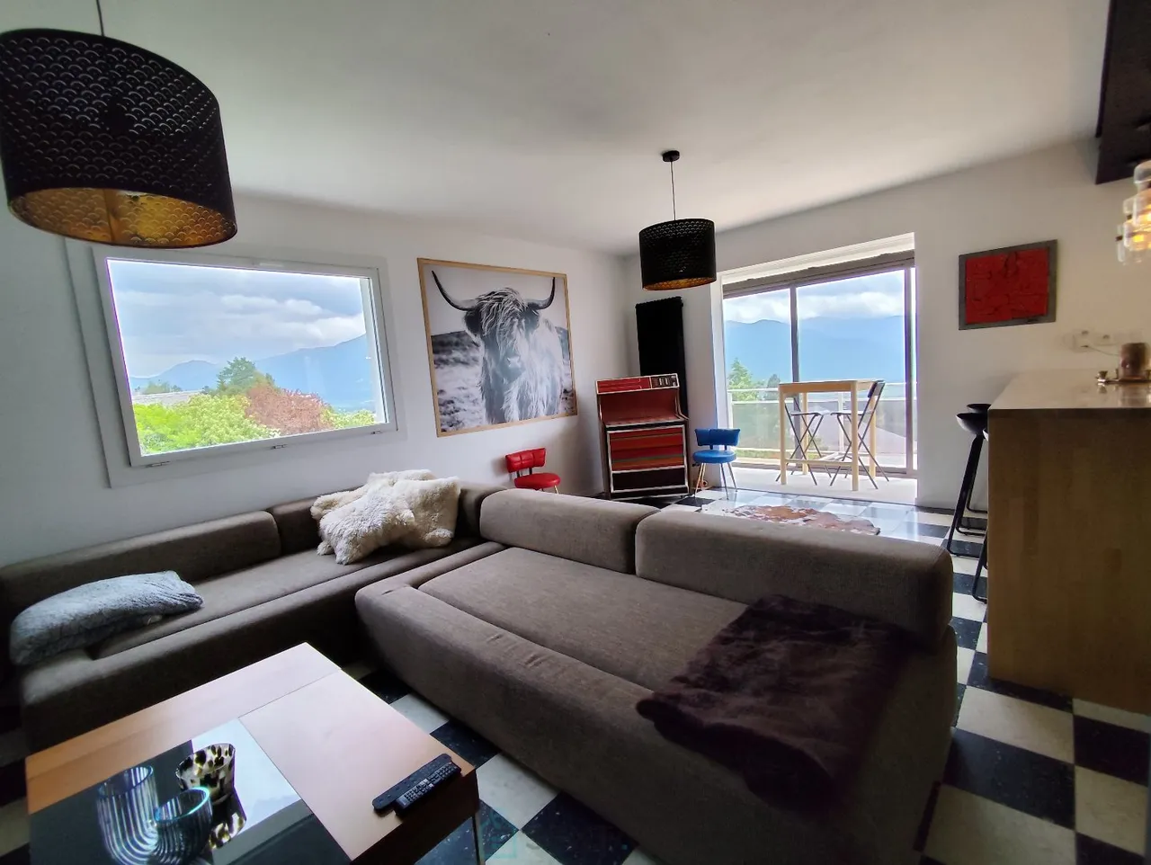 House 8 rooms (2 units) with garden, car park