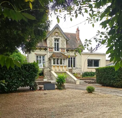 Photo of 1920s millstone house with 4 bedrooms, outbuildings and large garden in Amboise town centre