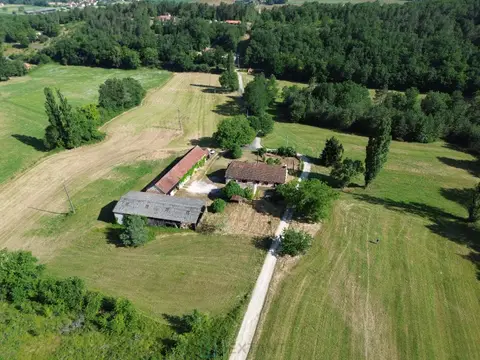 Photo of In an exceptional natural setting a farmhouse to restore