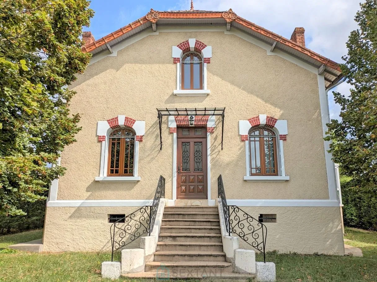In Le Bugue, a 129m² 1930s house.