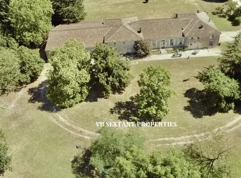 Photo of Entre-Deux-Mers, 2.5 hectare estate with beautiful charming residence