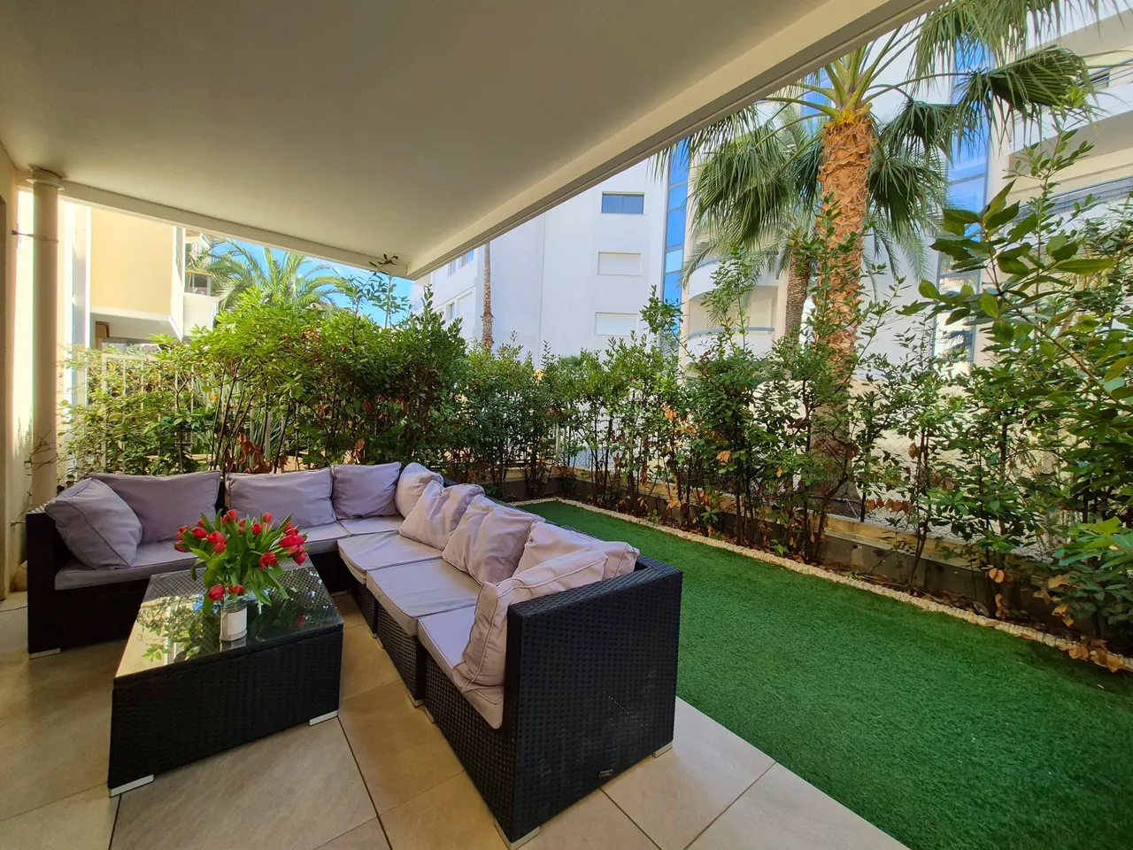 Cannes Palm Beach – Apartamento de 1 dormitorio con jardín – Residencia con piscina