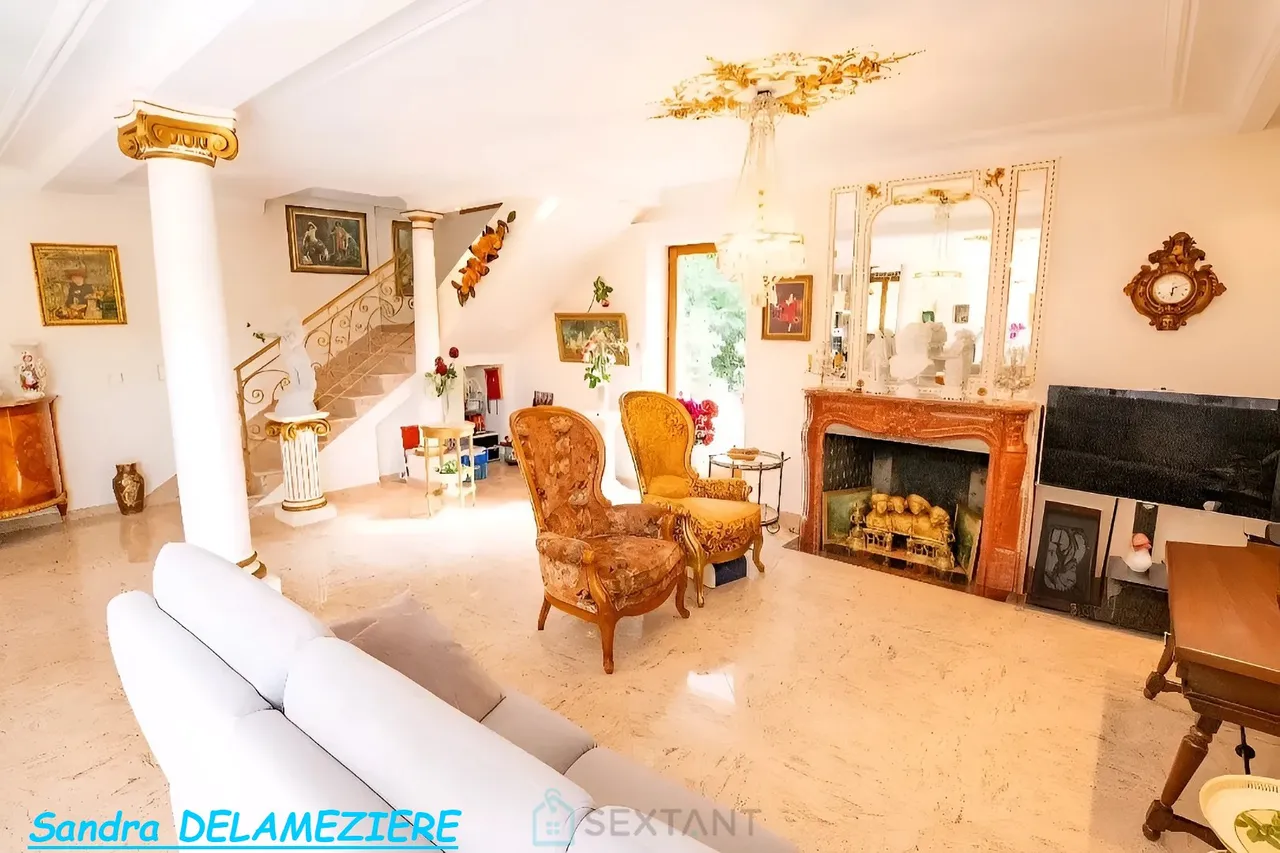 House with outbuildings, garages, garden in Amiens